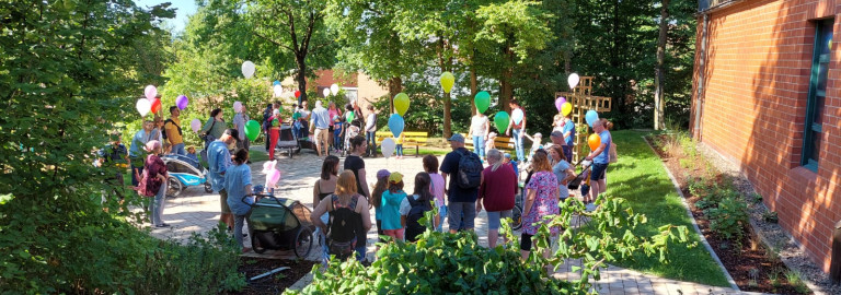 Gottesdienst auf dem Kirchplatz der Lutherkirche