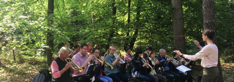 Posaunenchor Altstadt spielt im Wald am Buschstein
